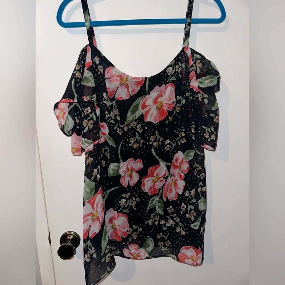 Cute off the shoulder Cabo blouse